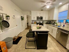 Building Photo - 7622-7624 Main St