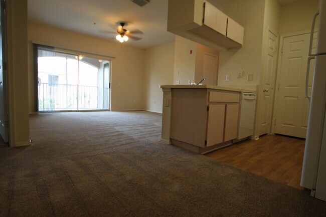 Foto del edificio - The Preserve @ Temple Terrace - 1 bed/1 bath, 3rd floor condo Half off 1st FULL month's rent!