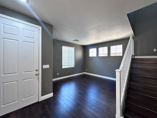 Building Photo - 4 BEDROOM 2.5 BATH HOME IN MOUNTAINS EDGE - 1 WEEK FREE