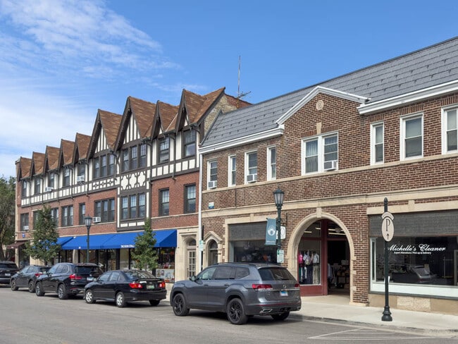 Building Photo - 814 Elm St