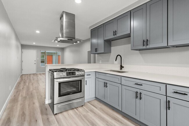 Foto del edificio - 10442 Lampson Ave