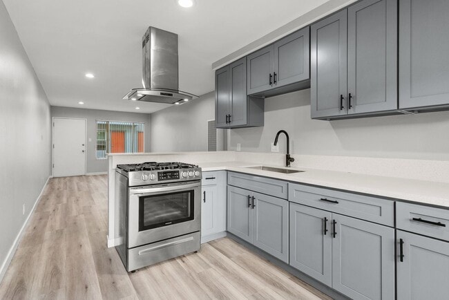 Building Photo - 10442 Lampson Ave