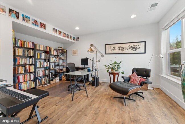 Building Photo - 3533 Bellflower Ln