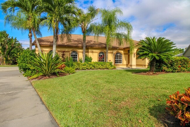 Building Photo - ***UNFURNISHED ANNUAL RENTAL*** BEAUTIFUL***ANNUAL POOL HOME***