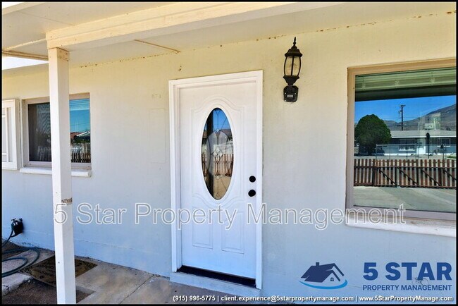 Foto del edificio - 10324 Newport Dr