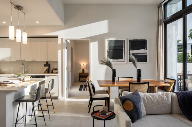 Building Photo - Strata Wynwood