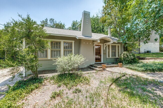 Building Photo - 2-BEDROOM ALAMO HEIGHTS COTTAGE