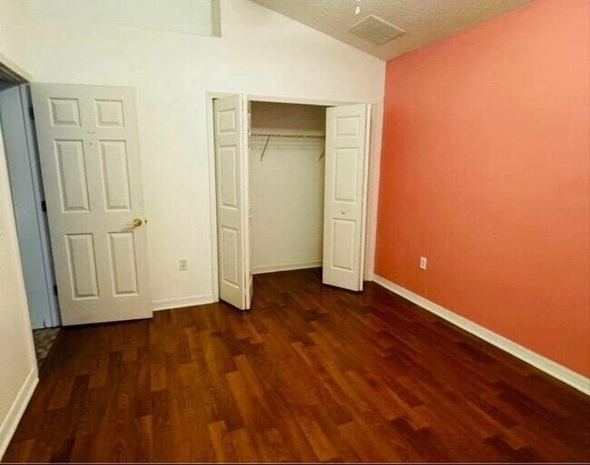 Foto del edificio - 4582 Sheringham Ct