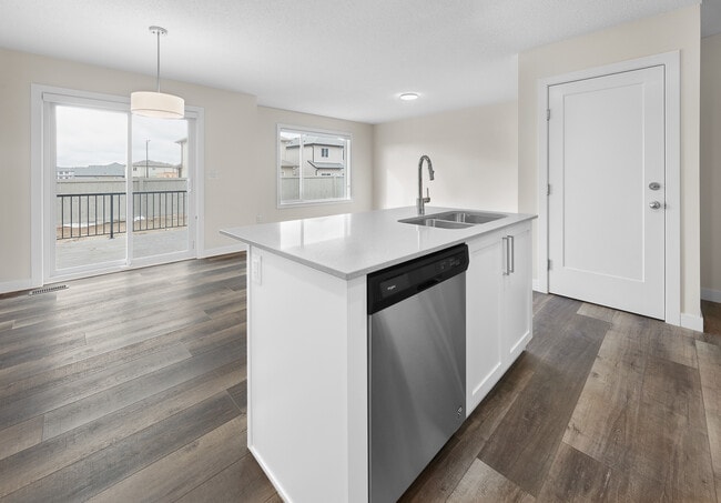 Building Photo - 1360 Erker Cres NW