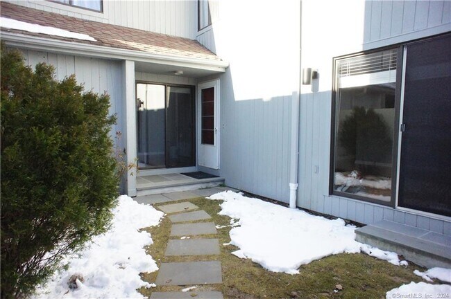 Building Photo - 7 Sandlewood Ln