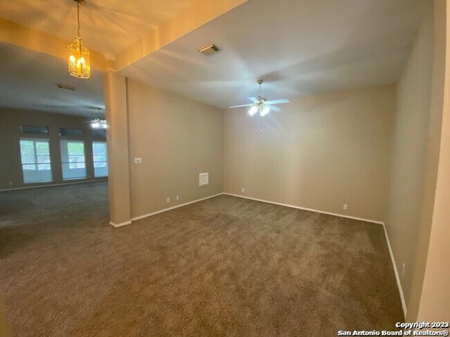 Foto del edificio - 4 Bedroom/2 Bathroom Home in the Oak Run S...