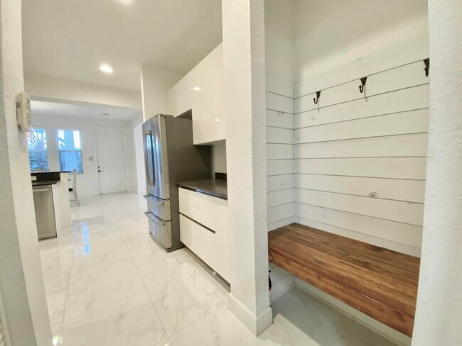 Foto del edificio - 850 Millbrae Ct