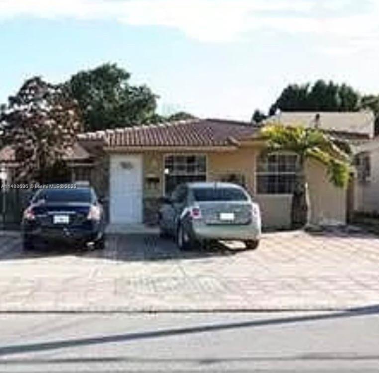 Foto principal - 2454 SW 3rd St