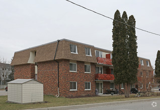 Building Photo - 1554 Queenston Rd