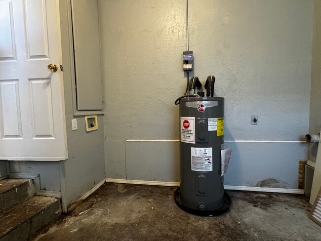 Building Photo - 3417 SW Crestview- COMING SOON!