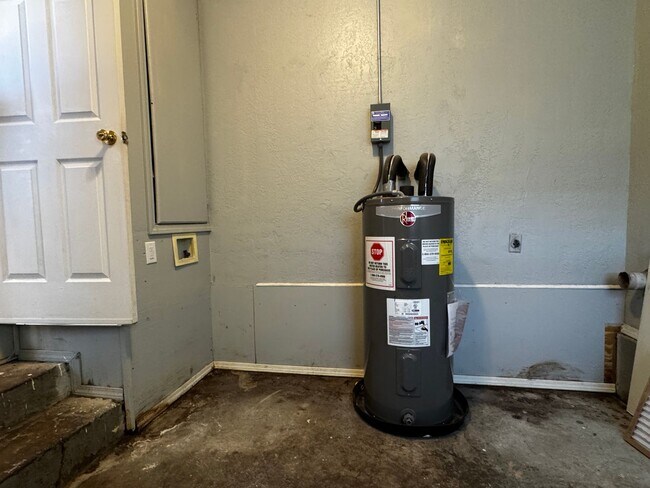 Foto del edificio - 3417 SW Crestview- COMING SOON!