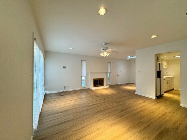 Foto del edificio - Beautifully Renovated Two Bedroom Napa Condo