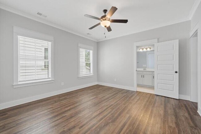 Building Photo - 1504 Cottage Grv