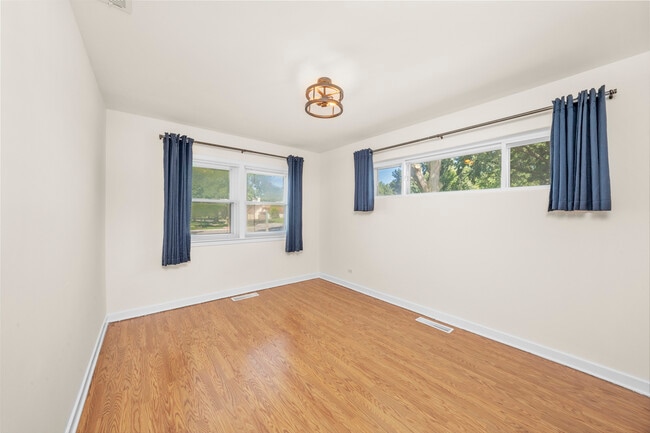 Building Photo - 1621 S Crescent Ave