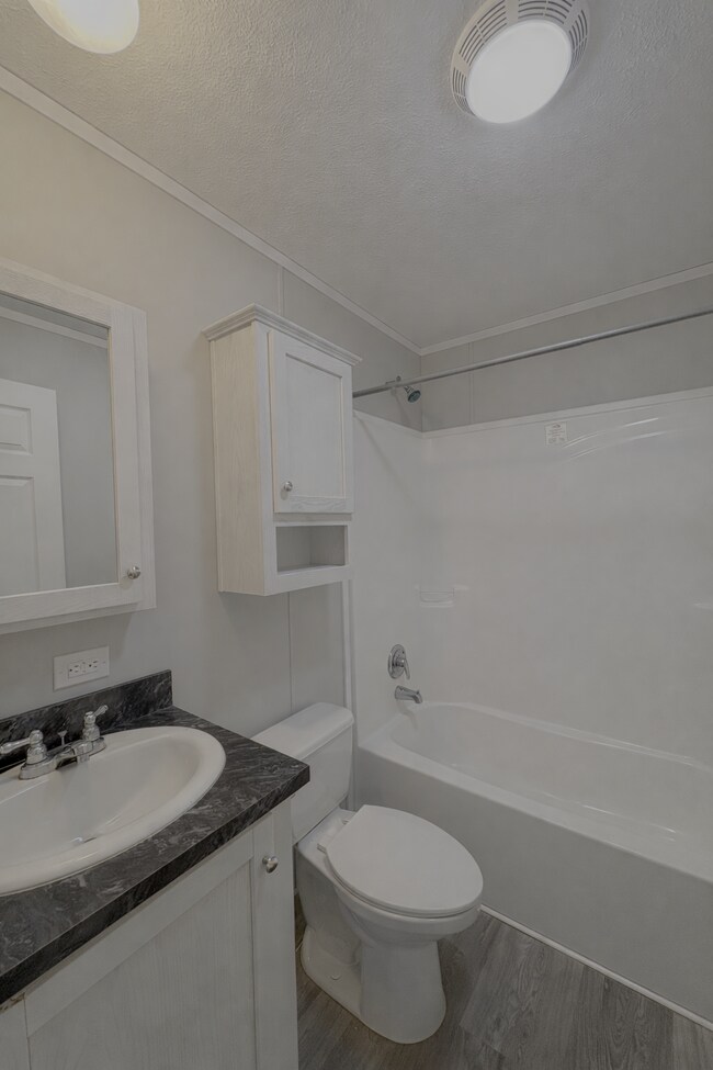 Foto del edificio - 248 Laurel Leah