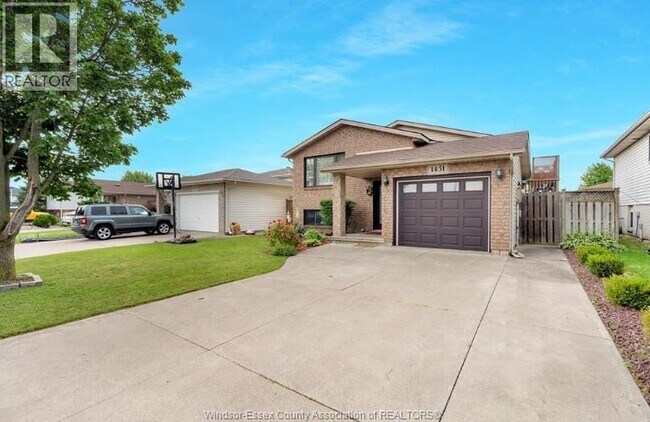 Building Photo - 1431 Fuller Crescent