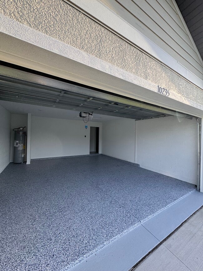 Building Photo - 10235 Alder Green Dr