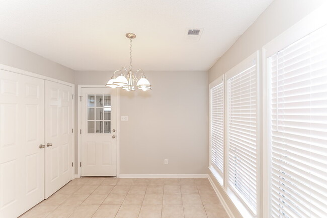 Building Photo - 3448 Pendulum Dr E