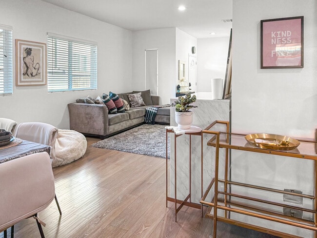 Photo - 1521 W 37th Pl Apartment