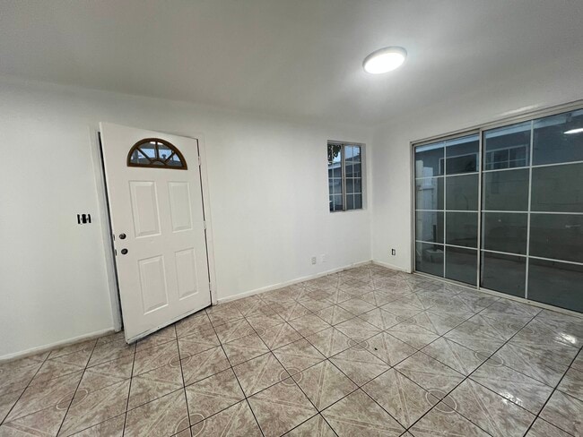 Foto del edificio - 15408 Freeman Ave