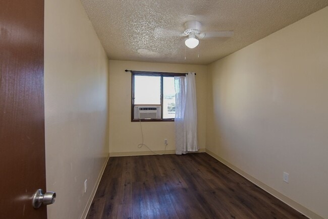 Foto del edificio - 2 Bed / 1 Bath Apartment in Salt Lake – Great Location!