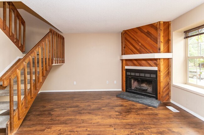 Foto del edificio - Charming 2 BR/2BA Townhome in Prime Rockrimmon Location!