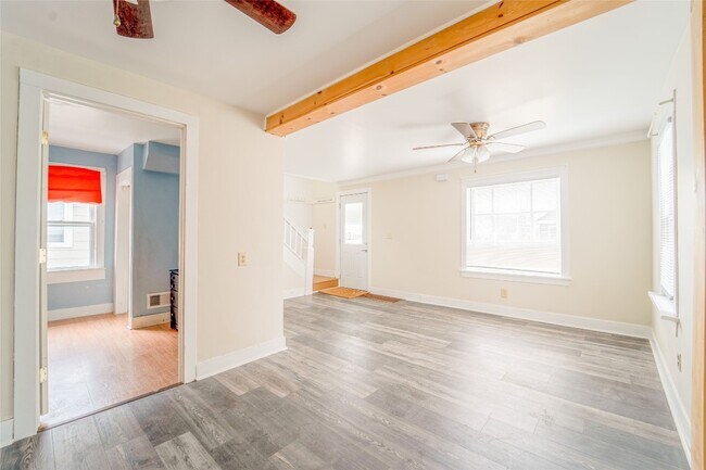 Building Photo - 425 Clayton Ave