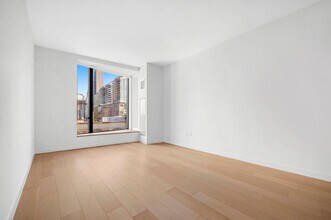 Building Photo - 11 Hoyt St