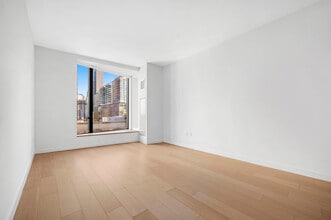 Building Photo - 11 Hoyt St