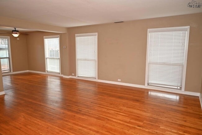 Building Photo - 1801 Rose St