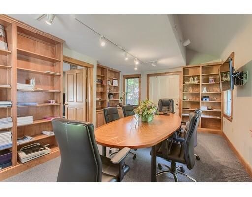 Building Photo - 20 Meetinghouse Rd