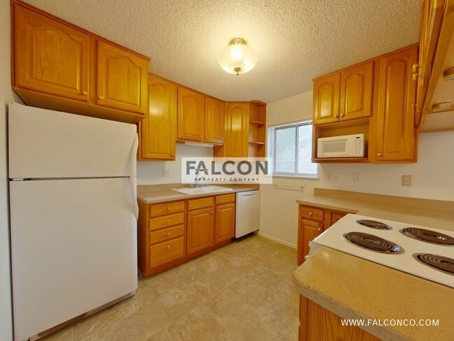 Building Photo - 2114 Shawnee Dr