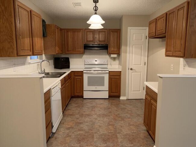 Building Photo - 3 bedroom in Bonaire GA 31005