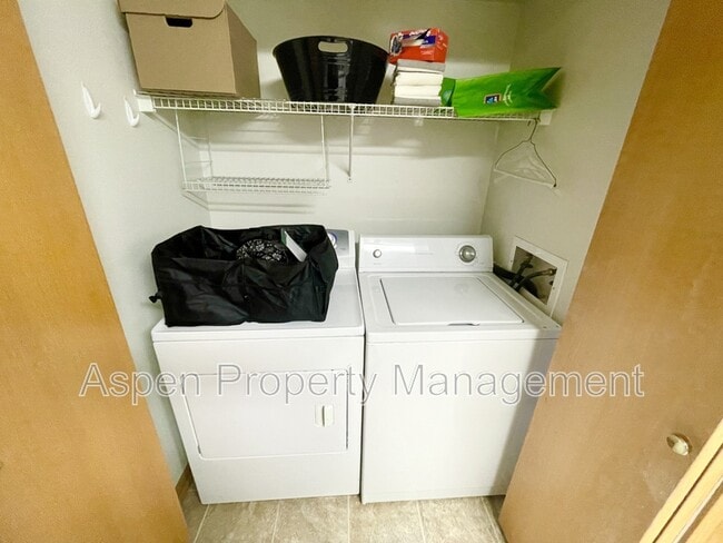 Foto del edificio - 2262 Holiday Rd