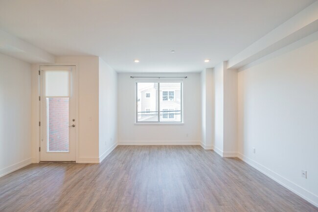 Building Photo - 1617 Poplar St