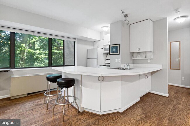 Foto del edificio - 3701 Connecticut Ave NW