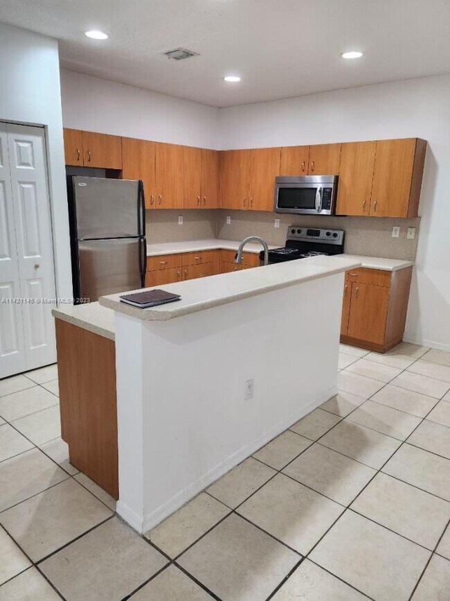 Foto del edificio - 951 NE 42nd Terrace