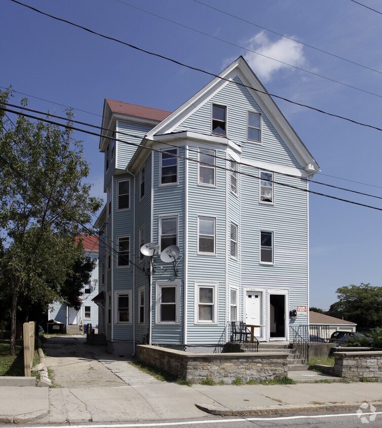 10411049 Dexter St, Central Falls, RI 02863 Apartments in Central