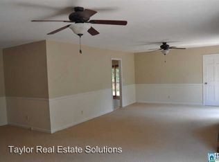 Building Photo - 404 Fairway Dr SW