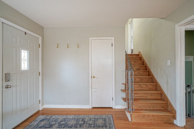 Foto del edificio - 1005 Chevy Chase Ln