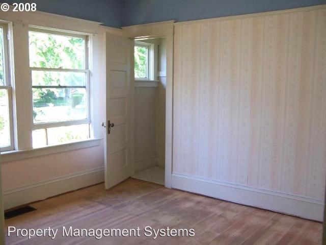 Foto del edificio - 4 br, 1 bath House - 5757 NE Mallory Ave