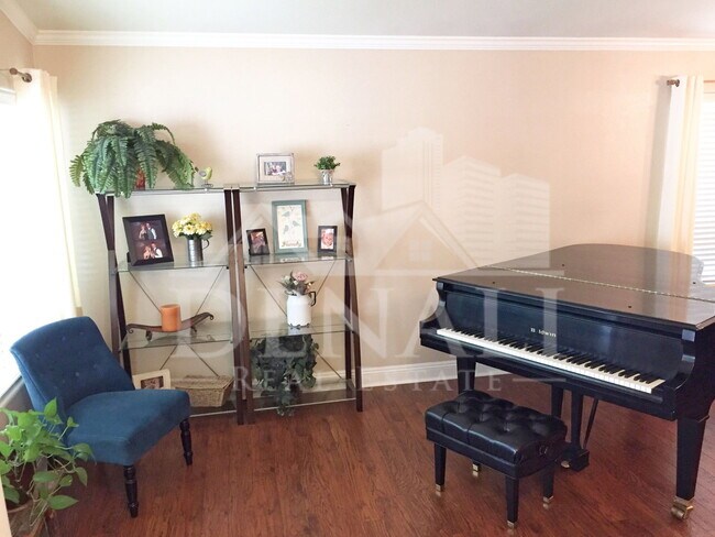 Foto del edificio - 5758 E Garnet Ave
