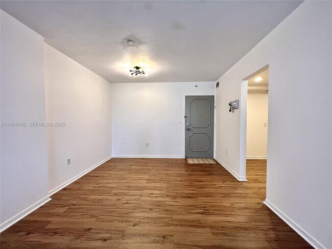 Foto del edificio - 2851 NE 183rd St