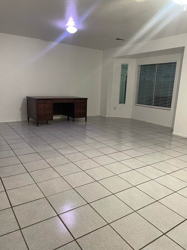 Foto del edificio - 8321 W Edwards St