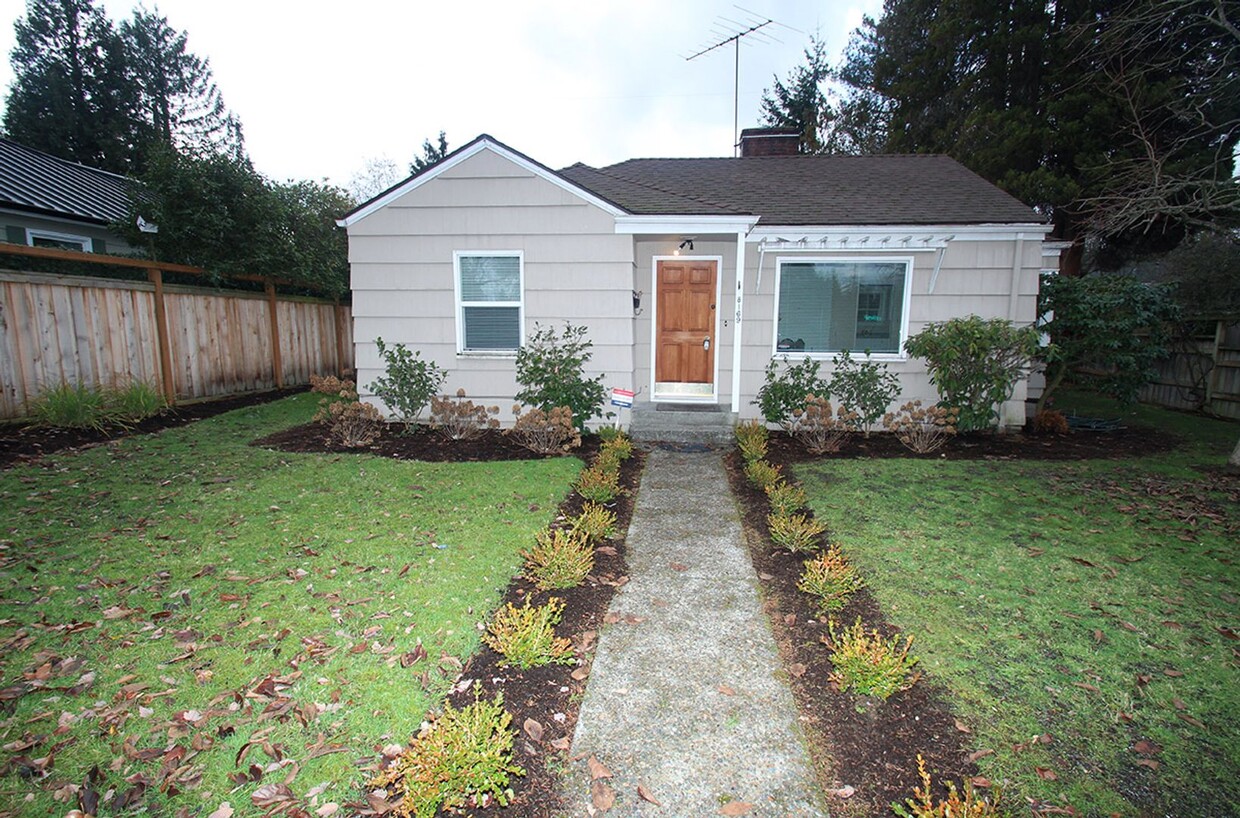 Foto principal - BEAUTIFUL 3 BED, 1 FLEX, WEDGWOOD HOME FOR...